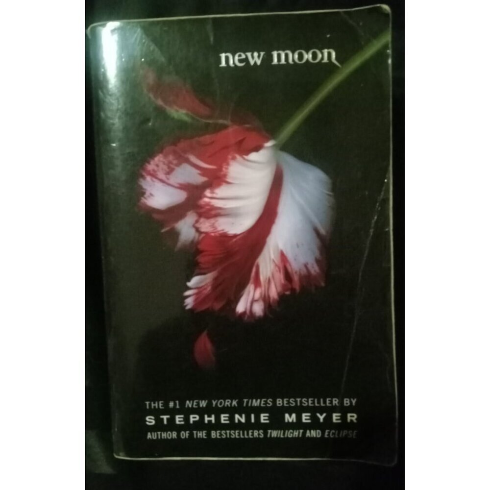 New Moon by Stephenie Meyer – 2008 Trade PB YA Romance Novel VG+